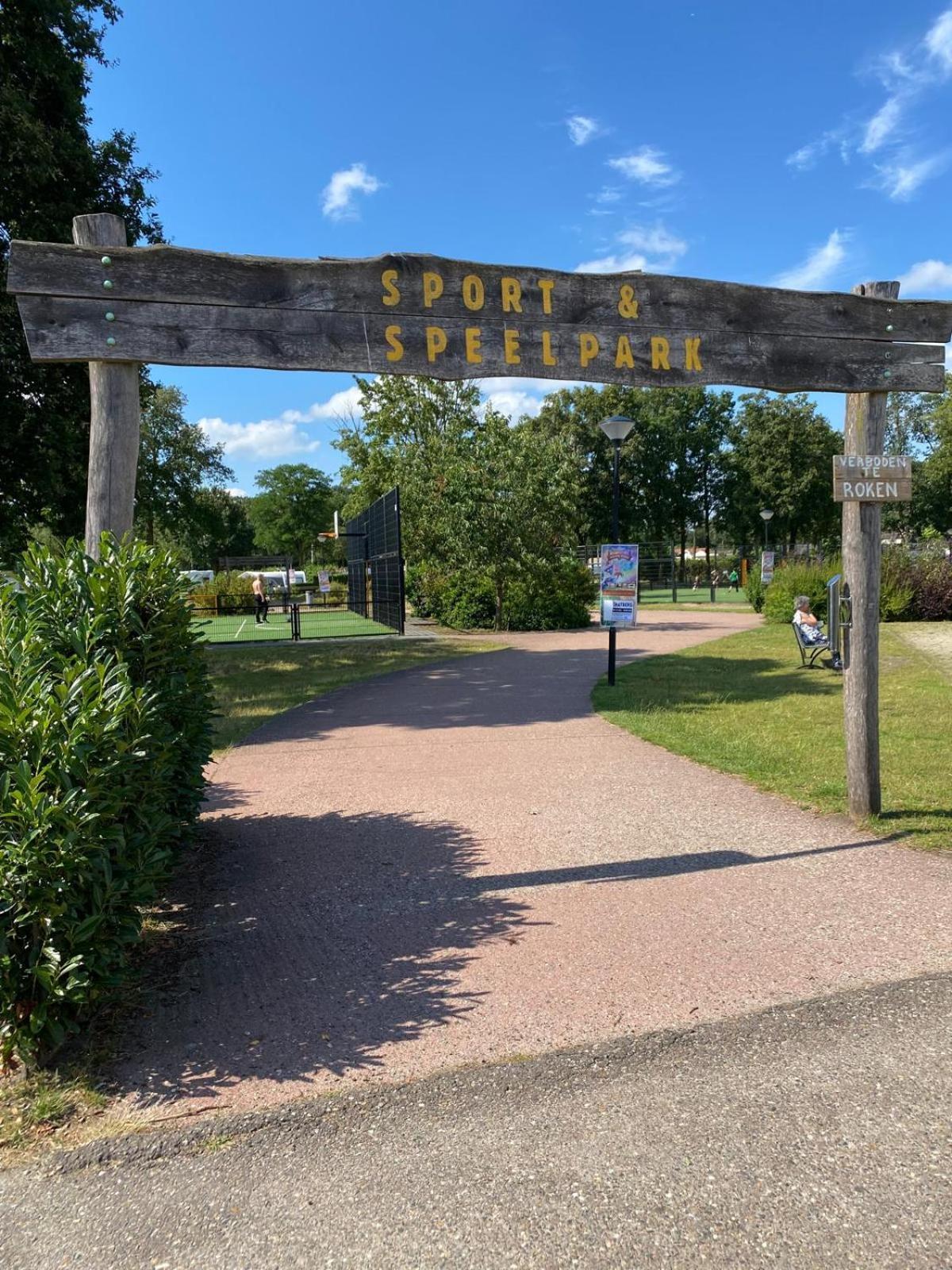 Knus Boomstamhuisje Op De Schatberg - Nabij Toverland Sevenum Dış mekan fotoğraf